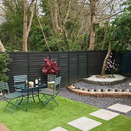 1 Bed Cottage-Museum View-Garden-Free Parking Weybridge Eksteriør billede
